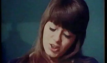 હોટ છોકરી બનાવે યુવાન પોર્ન વેબકેમ પર છે selfie 2.એમપી 4