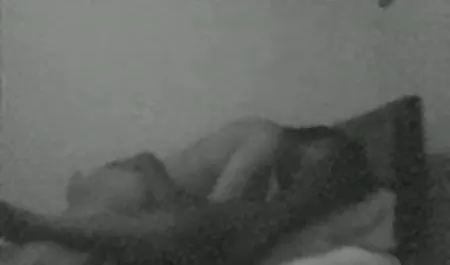 લૌરા અને ilina શેર બે યુવાન પોર્ન જુઓ dildos