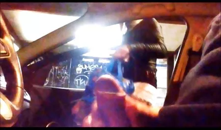 સોનેરી ડેઇઝી સાંકળો સેક્સ સાથે યુવાન ઓનલાઇન સેક્સ સીન