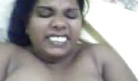 હોટ ટીન પોર્ન સાથે યુવાન સ્ત્રીઓ હાર્ડ Fucked