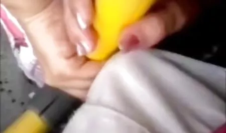 બાળક યુવાન પોર્ન પર ફોન પોતે લખે છે