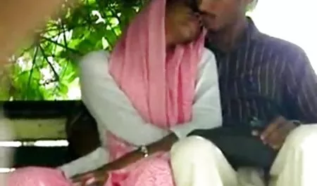 માયા Licks Sniffs અને Fucks ભારતીય સેક્સ સાથે યુવાન છોકરી અને ફિસ્ટ લોરેન