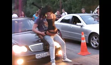 આ અધિકારી LP-cutie નિષ્ણાત ગેંગ બેંગ સાથે યુવાન shoplifter