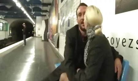 સુંદર અપરિપક્વ gjhyj c vjkjlsvb કિશોર કે કિશોરી ચોદતિ વખતે ધક્કા મારવા ગાંડ માં