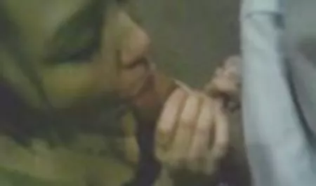 મિત્રો શેર પણ તેમના કાળા હોમમેઇડ પોર્ન યુવાન પોપ