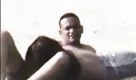 તે જાણે છે કે કેવી રીતે પોર્ન સેક્સ યુવાન મસાજ કરવા માટે તેને