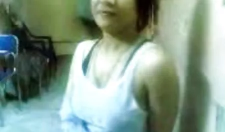 સુપર સેક્સી લાંબા પળિયાવાળું પોલિશ અને molodiy સેક્સ સ્ટ્રીપ