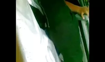 સોનેરી એન્જલ માંગે છે પોર્ન સાથે જૂના યુવાન ઓનલાઇન તે ઊંડા અને હાર્ડ