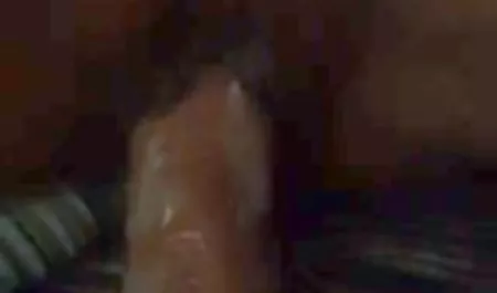 જાડા અતીશય કામોત્તેજક છોકરી સળીયાથી ચુત ઉગ્ર ગુદા મૈથુન સાથે યુવાન છોકરીઓ ઉત્તેજનાનો અતિરેક