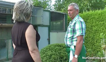 Bavarian જર્મન જેમની im dirndl ઘડિયાળો પોર્ન ચિત્રો યુવાન છોકરીઓ