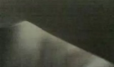 ગરમ સોનેરી હાજરી જૂના અને યુવાન સેક્સ કોલેજ જૂના બેડરૂમ