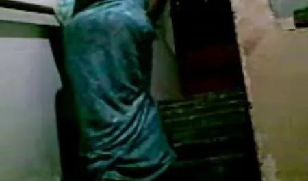 - ખૂબસૂરત લેસ્બિયન્સ સાથે પુખ્ત જુવાન સામી અને એન્ડી