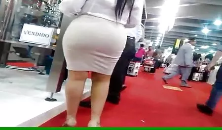 તે પ્રેમ મેળવવા માટે તેના સેક્સ સાથે યુવાન કાકી