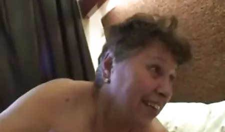 મોટી સુંદર મહિલા રશિયન મોટા બોબલા મમ્મી Fucks પોર્ન યુવાન બિનઅનુભવી ગુદા એક યુવાન વ્યક્તિ