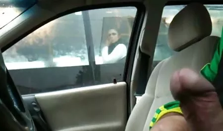 ભરણ pussy તેની સાથે સેક્સ ટોય સેક્સ સાથે યુવાન અને તે પ્રેમ લાગણી