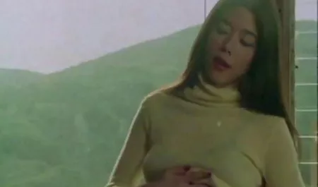 મમ્મી, આ યોગ્ય છે? સેક્સ સાથે એક યુવાન એશિયન - તાલ અને મોના વેલ્સ