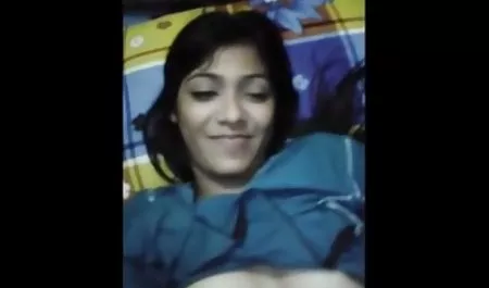 ટીન પગલું-બહેનો, કાતરવું-જ્યારે માતા-પિતા દૂર સેક્સ સાથે યુવાન ભારતીય ગર્લ છે!