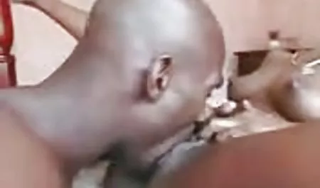 લિટલ સુંદર સેક્સ યુવાન જુઓ છોકરી ચુસવું મોટો ગાંડ