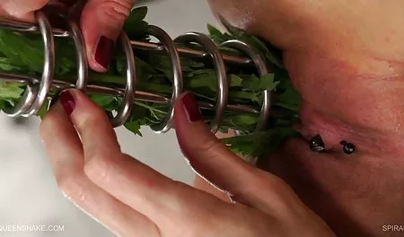 વિચિત્ર બ્યૂટી સાથે મોટા Tits બીચ યુવાન h પર