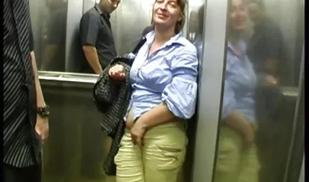 અપરિપક્વ મોટા બોબલા વાળી મહિલા હોલી રમી તેના Tits અને પોર્ન માટે યુવાન ભોસ ચુત