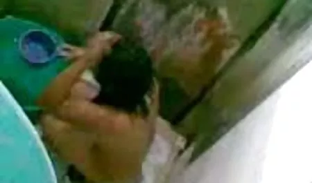 આ માણસ conjured એક સેક્સી ચિની સેક્સ યુવાન છોકરી વન