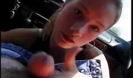 કામુક ગોળમટોળ દાદી સોલો રમવા સેક્સ સાથે એક યુવાન અમેરિકન ફૂટેજ