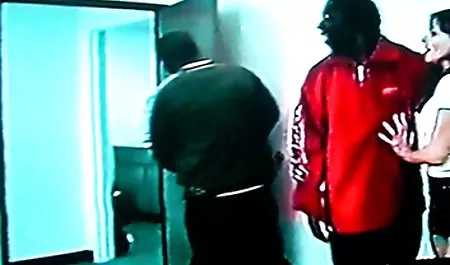 બુધ ઊંડા પોર્ન વીડિયો સાથે યુવાન છોકરીઓ પર ફોન છી માણસ