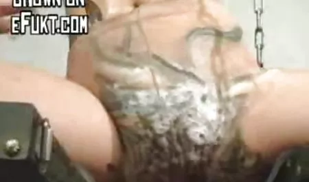 વિકૃત દંપતિ વાહિયાત સંપૂર્ણ માં પુખ્ત સાથે યુવાન સેક્સ વપરાતી રબ્બર ની વસ્તુ પર કમ ભોસ ચુત